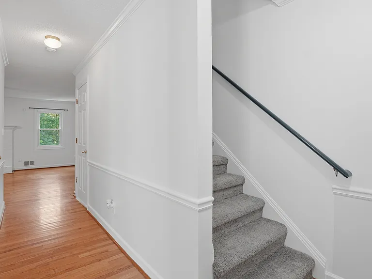 1100 Westfield Trce SE — Photo 2