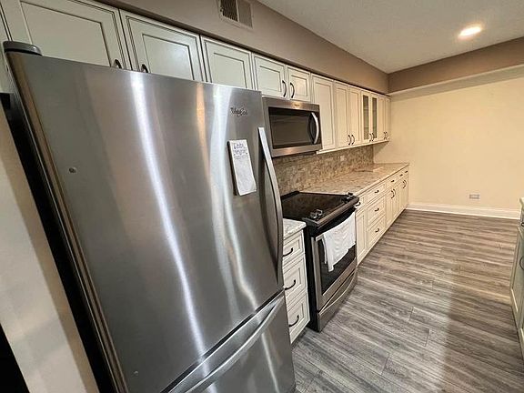 4th image of 908 Casey Ct APT 3