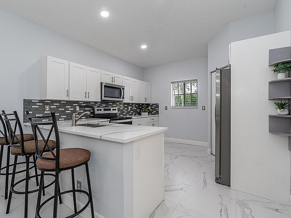 4th image of 2285 Windjammer Way