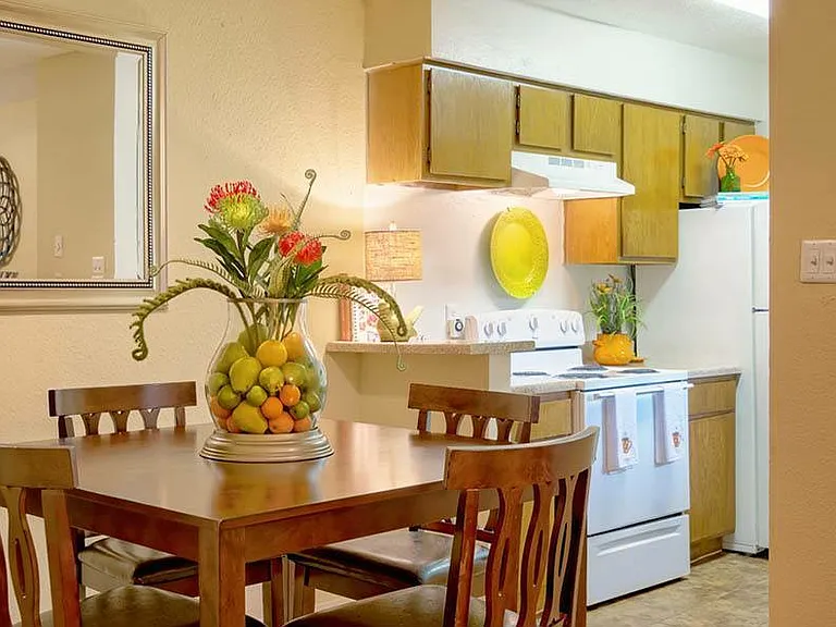 Del Lago Apartments — Photo 7