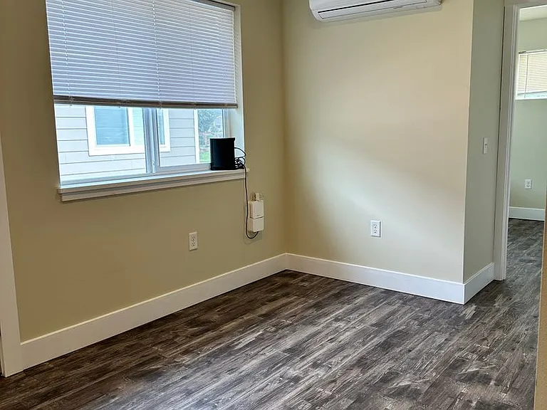 207 Morton St — Photo 2