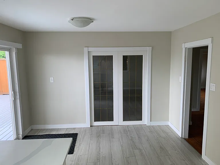 Dining area with breakfast bar