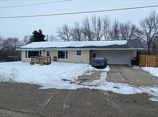 404 7th St SW, Rugby, ND 58368