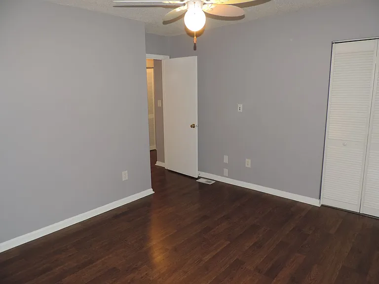 8807 Hunter Ridge Dr — Photo 5
