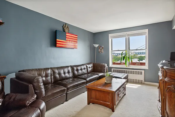 Sold by Remax Edge | media 25