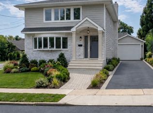 90 Madison Ave, Westbury, NY 11590
