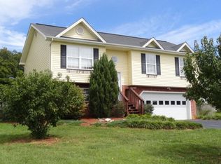100 Thelma Hannabas Ln, Jonesborough, TN 37659