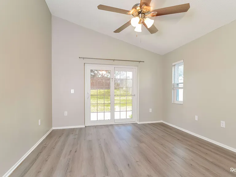 1045 Brielle Ave — Photo 10