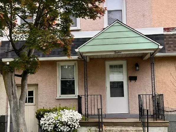 12 Seneca St, Essington, PA 19029