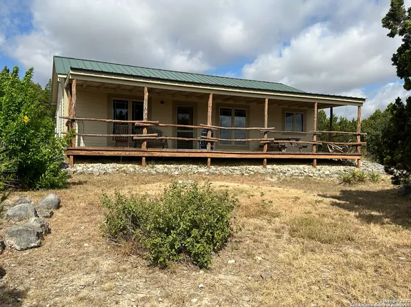 229 Sunrise Hill Rd, Utopia, TX 78885