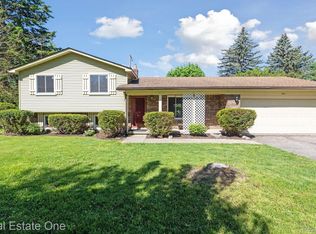 2015 Welch Rd, Commerce Township, MI 48390