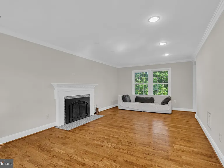 7205 Van Ness Ct — Photo 7