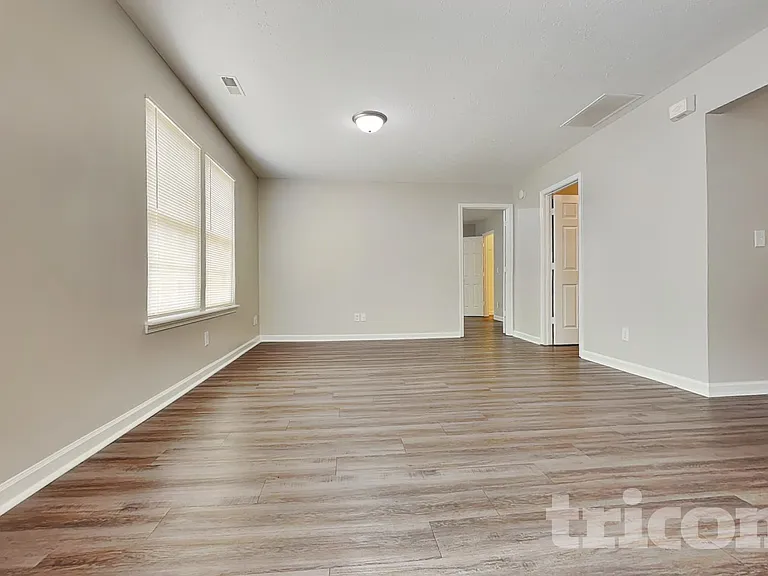 3846 Nuthatcher Dr — Photo 4