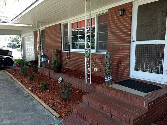 Front Entrance/Garage View