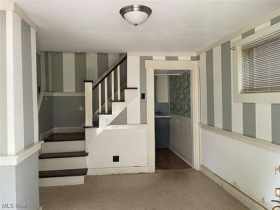 3rd image of 101 1/2 W Montgomery St