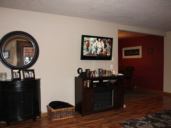 4th image of 409 McDonald Ave