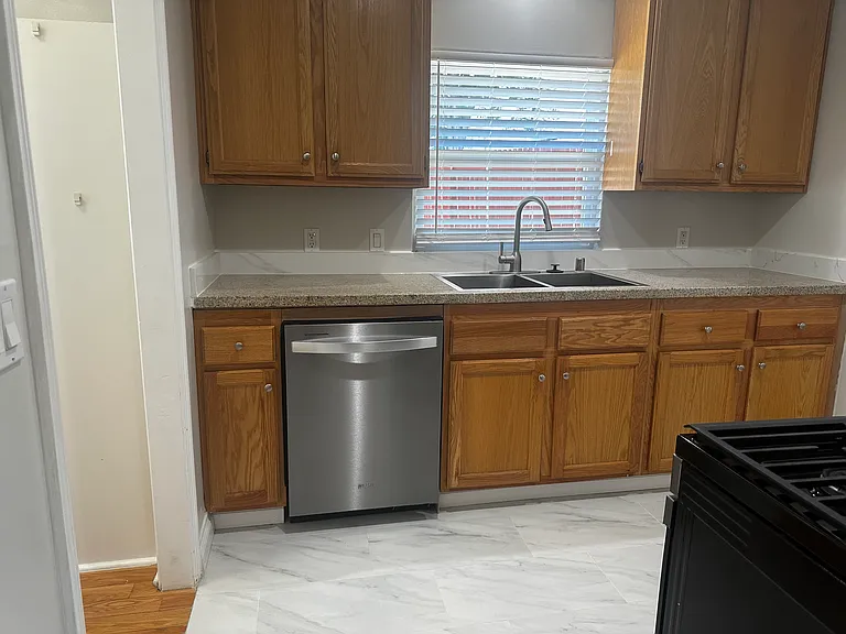 829 E Calaveras St — Photo 15