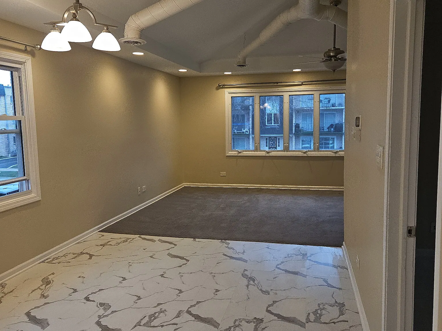 3 bed, 1300 sqft, $2,400 — Photo 2