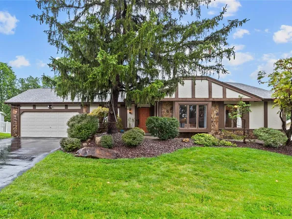 1924 Claymills Dr, Chesterfield, MO 63017