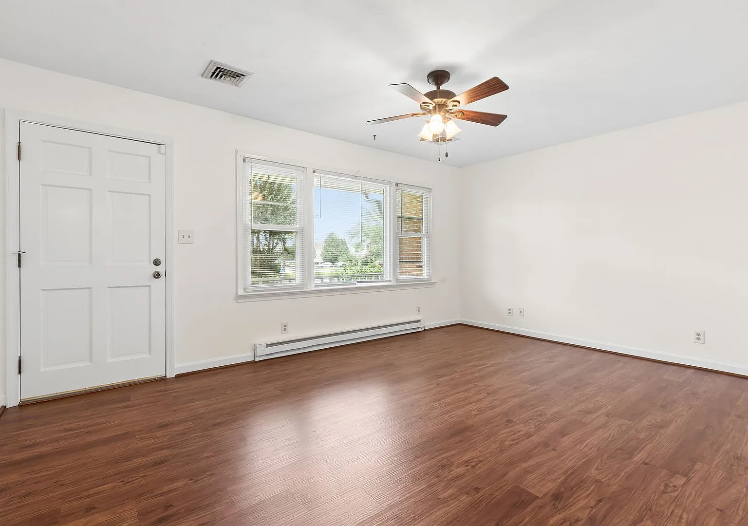 Beautiful Chesapeake Home on a Corner Lot! — Photo 4