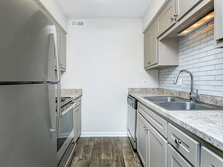 Chase Cove Apartments — Photo 127