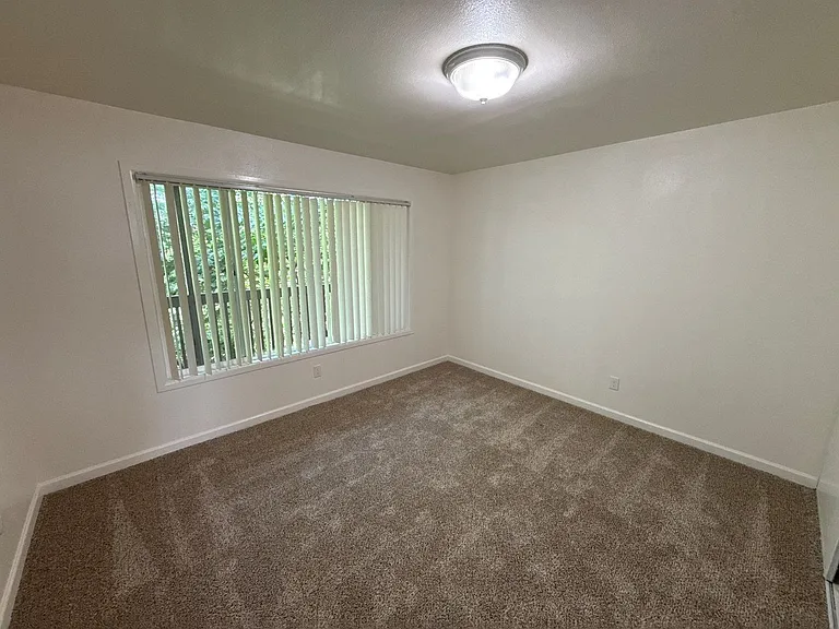 528 SW Levens St #11 — Photo 12