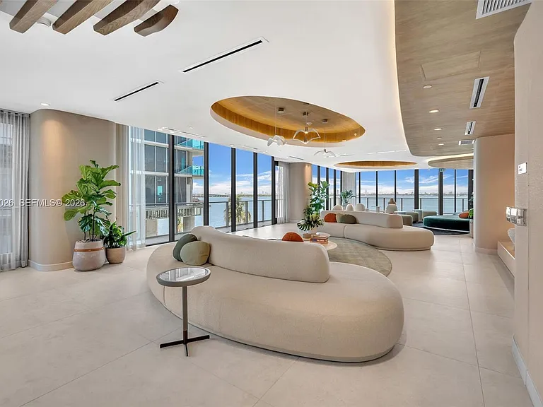 700 NE 24th St #Penthouse 5904 — Photo 36