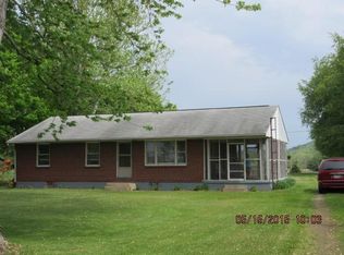 5379 Chestnut Hills Rd NE, Newark, OH 43055