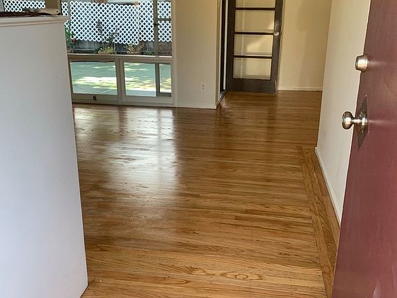 4th image of 139-141 Hobart Ave #139