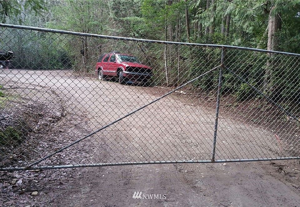 2nd image of 0 E Wheelwright