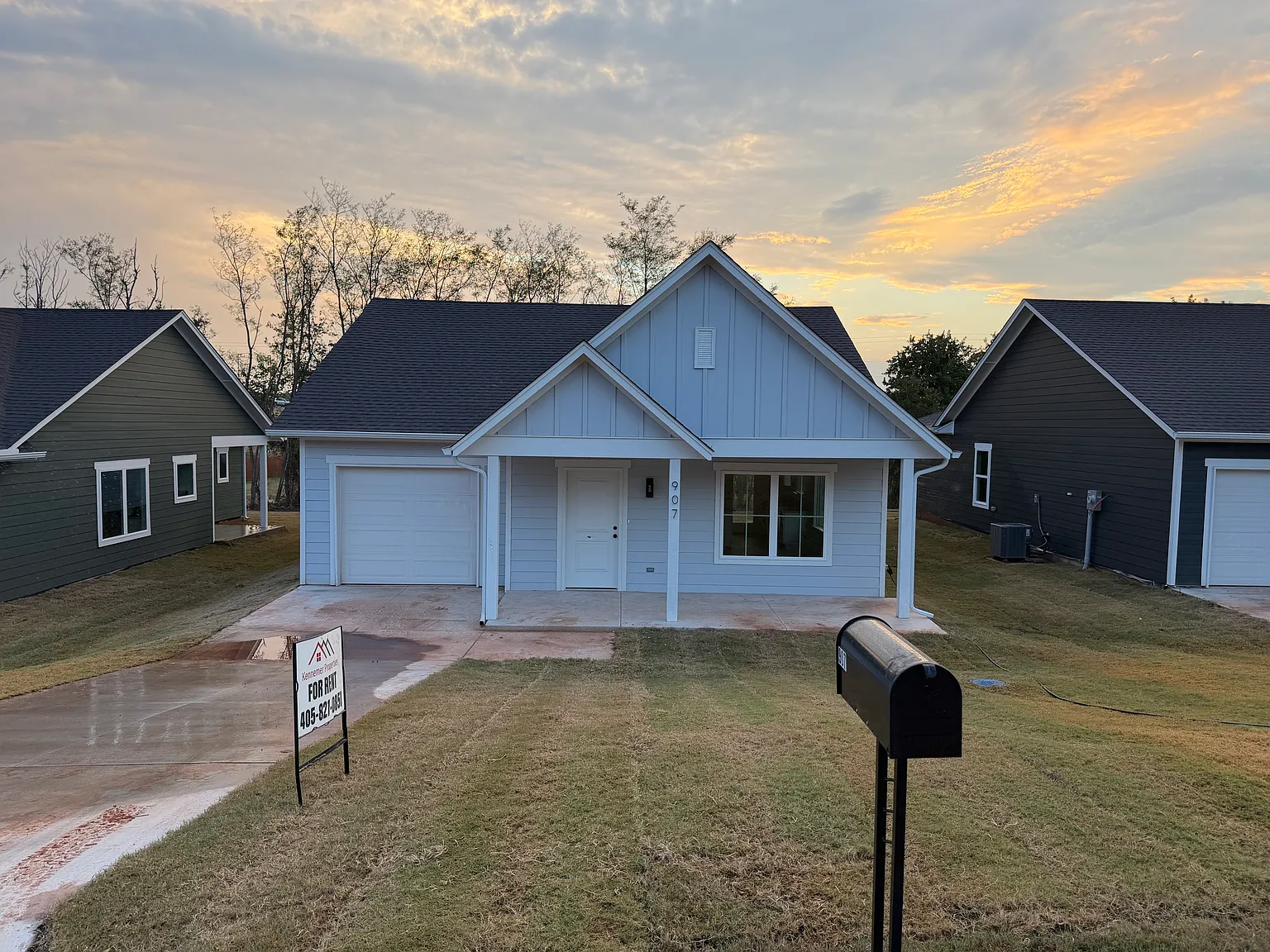 3 bed, 1200 sqft, $1,700 — Photo 2