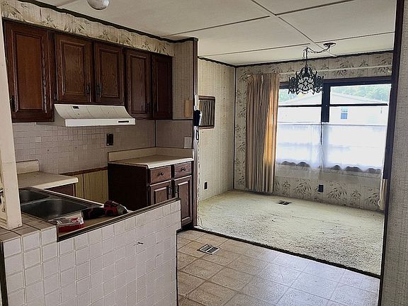 4th image of 548 Sandy Palm Dr
