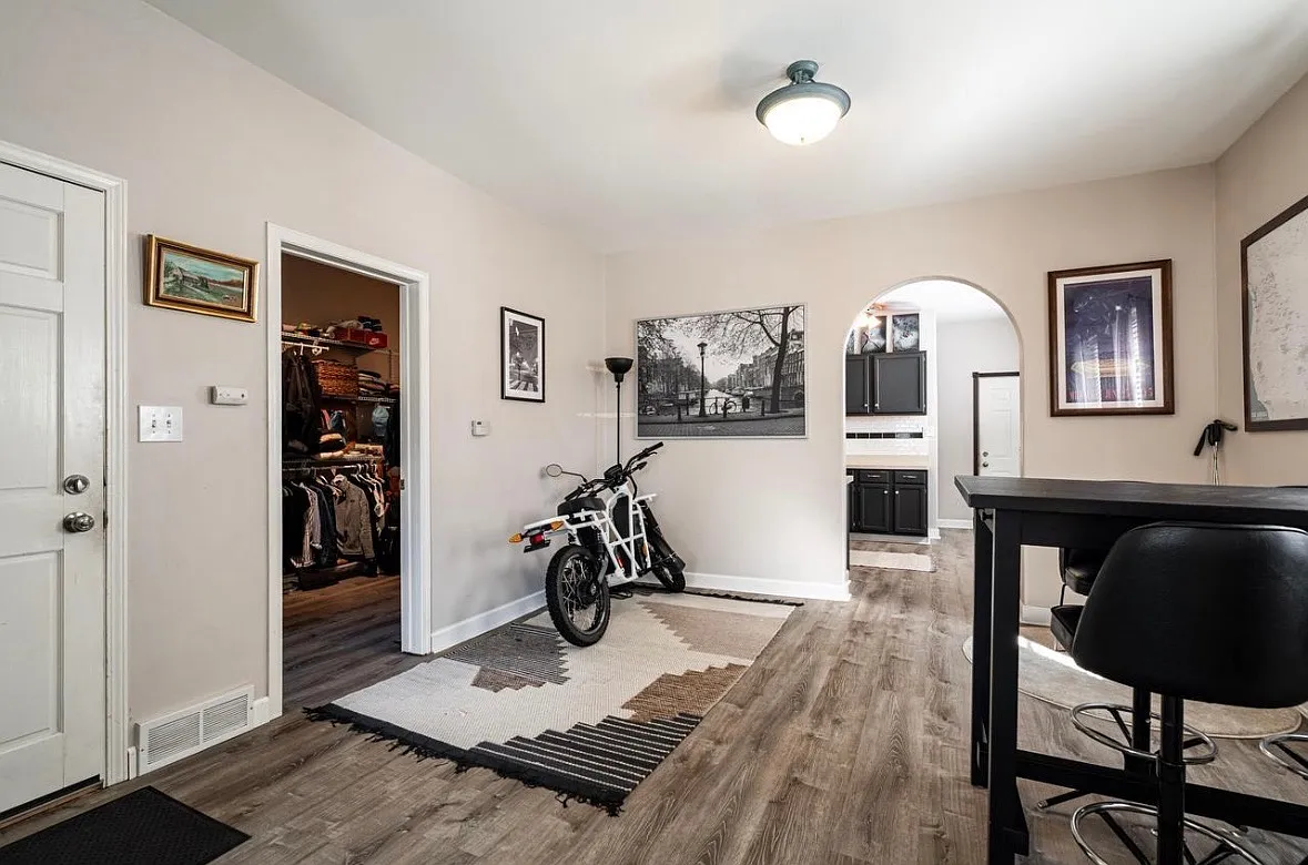 2 bed, 1066 sqft, $1,750 — Photo 2