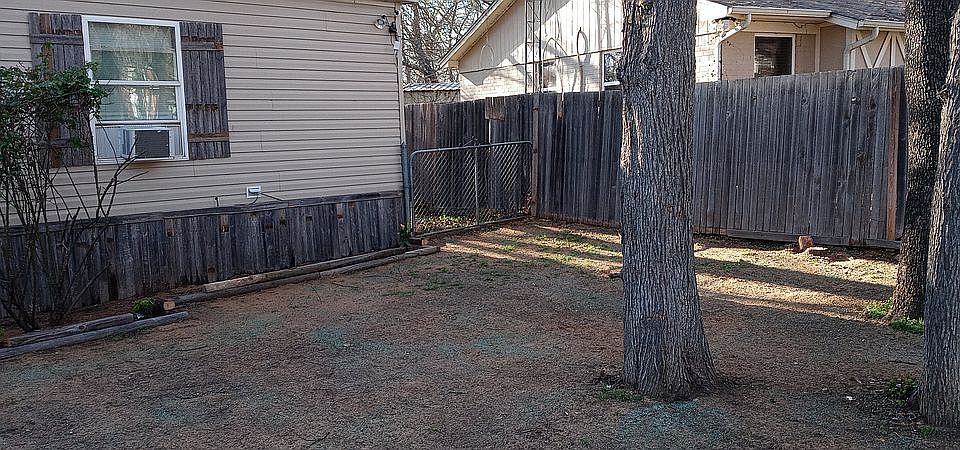 2nd image of 1124 Lakewood Cir