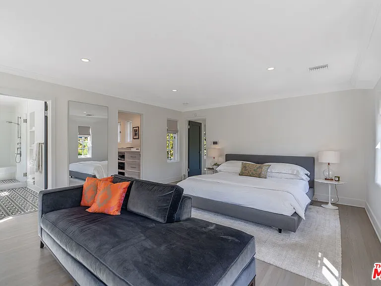 560 S Bronson Ave #A — Photo 44
