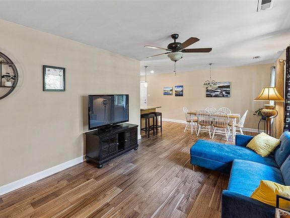 3rd image of 7300 Tee Cir