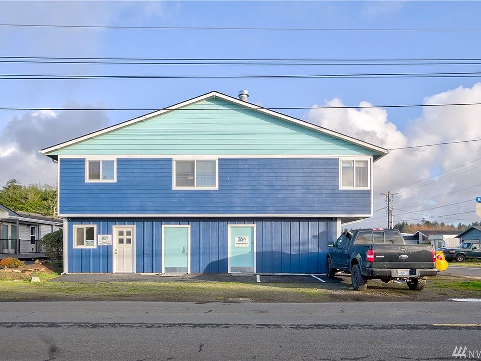 1st image of 300 6th St. Ne.