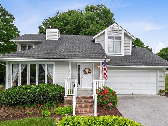 2nd image of 1703 Oriole Dr