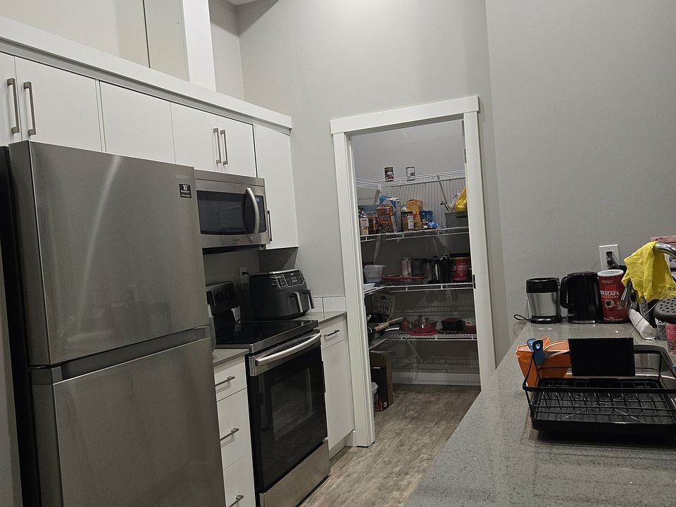 Kitchen, fully equipped with stainless steel appliances and pantry