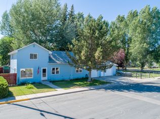 875 N 3rd St, Lander, WY 82520