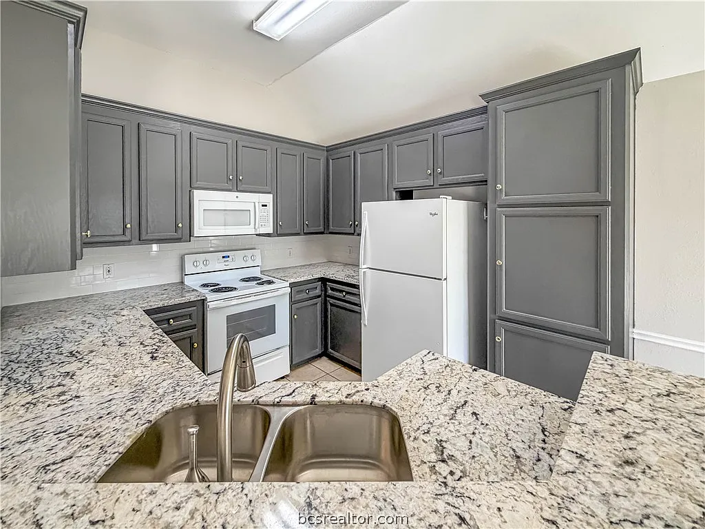 4 bed, 1619 sqft, $1,800 — Photo 3