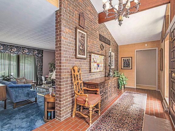 4th image of 3312 Greenleaf Blvd