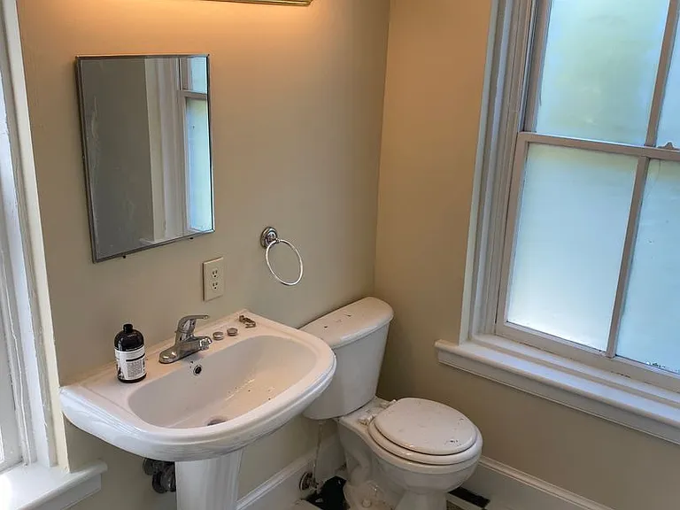 506 W Marshall St — Photo 11