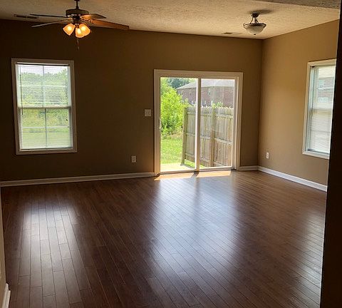 4th image of 554 Village Creek Dr