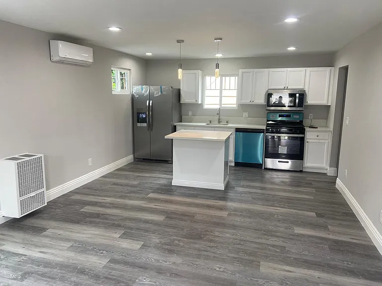 822 N Ridgewood Pl #BACK — Photo 1