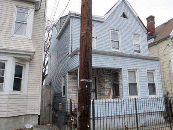 2nd image of 172 Parker St