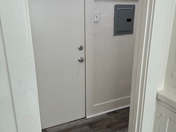 4th image of 644 W 5th St APT 1