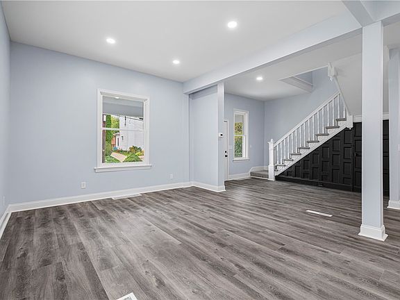 4th image of 22 Hawthorne Ave