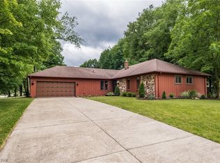 6720 Strathmore Dr, Valley View, OH 44125