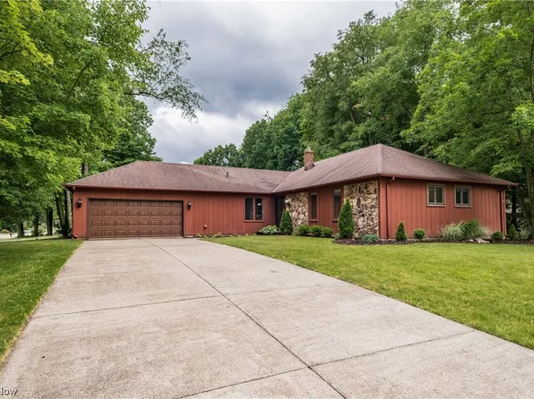 6720 Strathmore Dr, Valley View, OH 44125